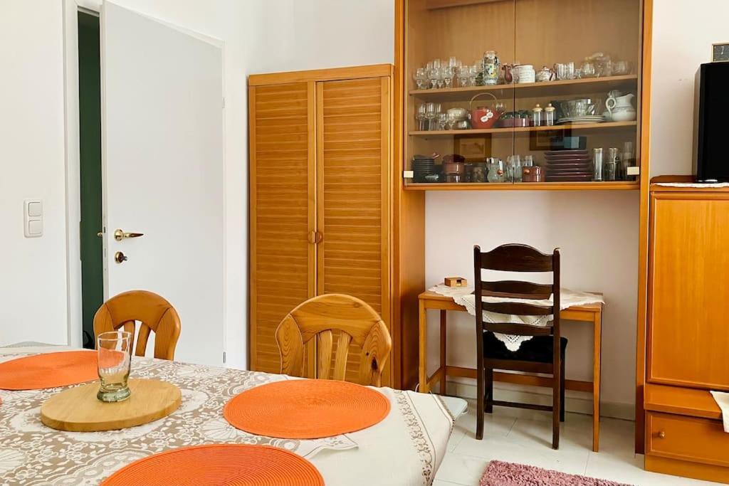 Vintage Charm Near Main Station Apartment